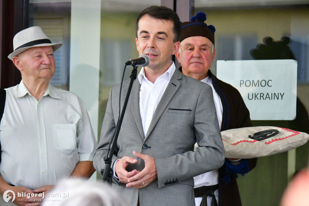 Seniorzy przejęli Biłgoraj. Od burmistrza otrzymali klucz do miasta