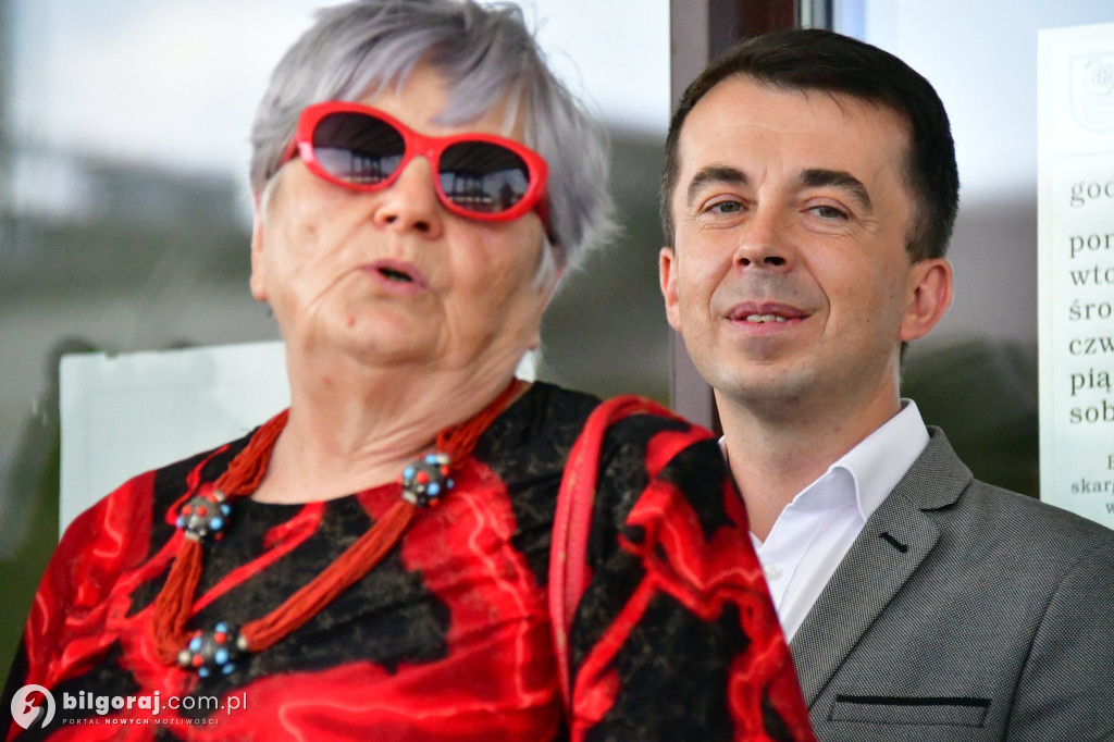Seniorzy przejęli Biłgoraj. Od burmistrza otrzymali klucz do miasta