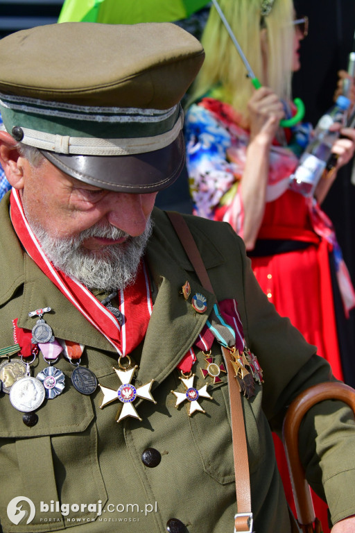 Seniorzy przejęli Biłgoraj. Od burmistrza otrzymali klucz do miasta