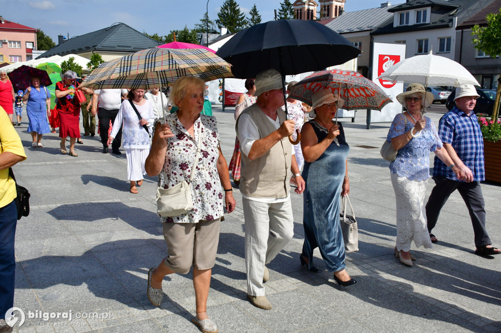 Seniorzy przejęli Biłgoraj. Od burmistrza otrzymali klucz do miasta