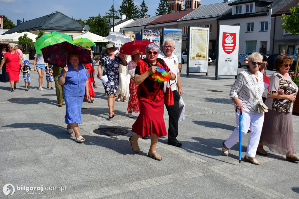 Seniorzy przejęli Biłgoraj. Od burmistrza otrzymali klucz do miasta
