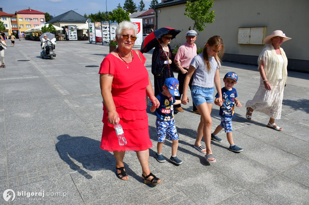 Seniorzy przejęli Biłgoraj. Od burmistrza otrzymali klucz do miasta