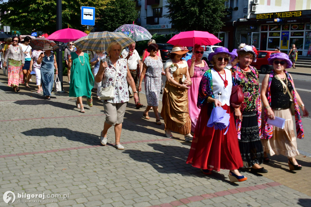 Seniorzy przejęli Biłgoraj. Od burmistrza otrzymali klucz do miasta