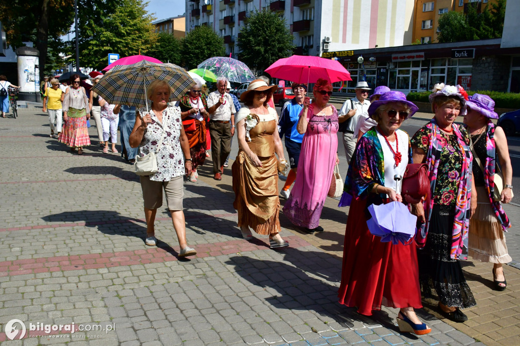 Seniorzy przejęli Biłgoraj. Od burmistrza otrzymali klucz do miasta