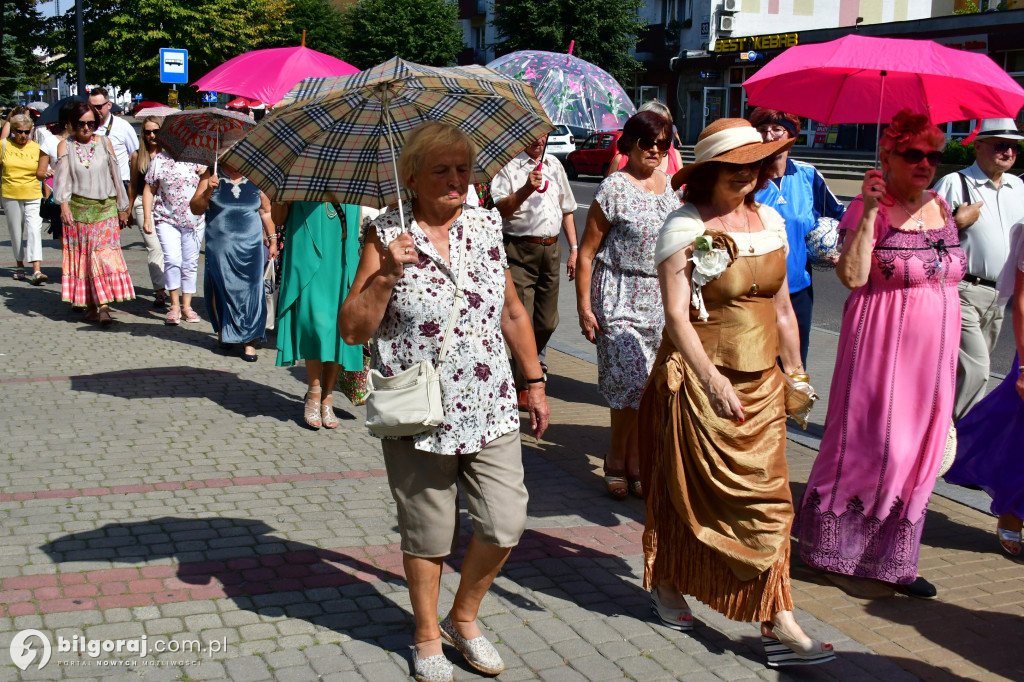 Seniorzy przejęli Biłgoraj. Od burmistrza otrzymali klucz do miasta