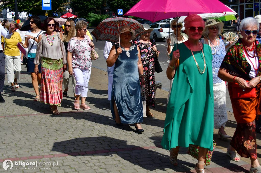 Seniorzy przejęli Biłgoraj. Od burmistrza otrzymali klucz do miasta