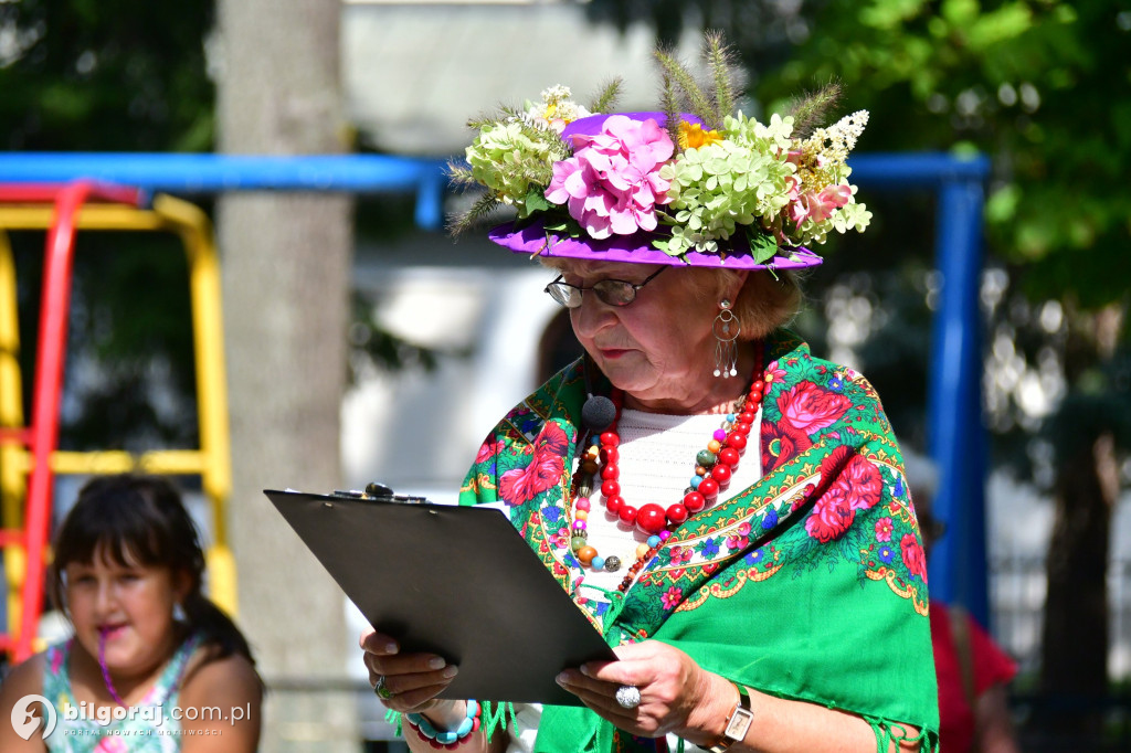 Seniorzy przejęli Biłgoraj. Od burmistrza otrzymali klucz do miasta