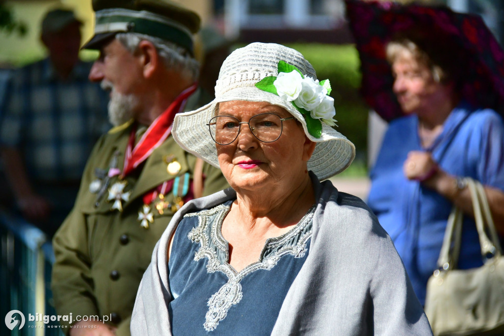 Seniorzy przejęli Biłgoraj. Od burmistrza otrzymali klucz do miasta