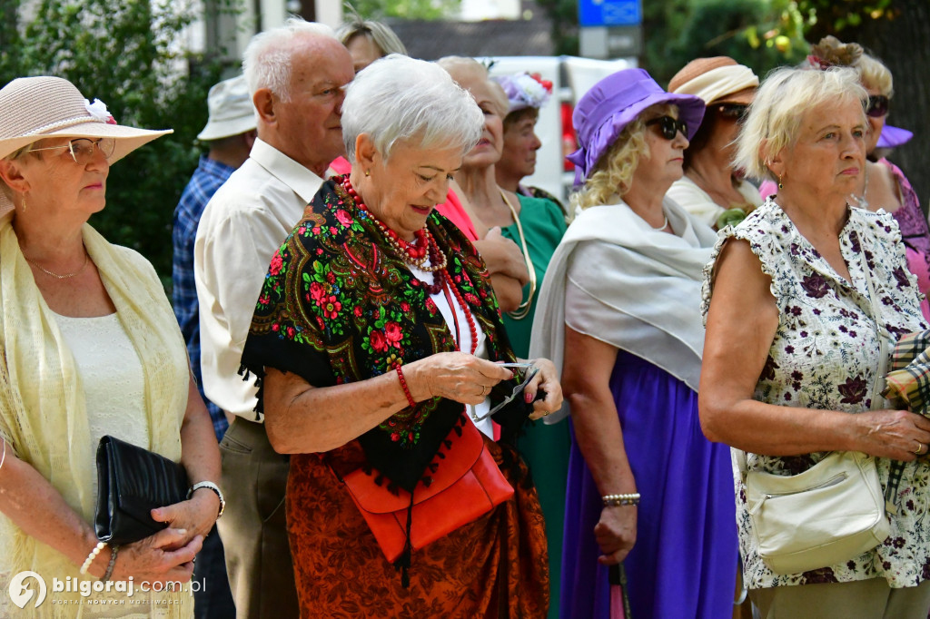 Seniorzy przejęli Biłgoraj. Od burmistrza otrzymali klucz do miasta