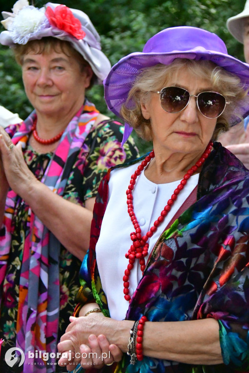 Seniorzy przejęli Biłgoraj. Od burmistrza otrzymali klucz do miasta