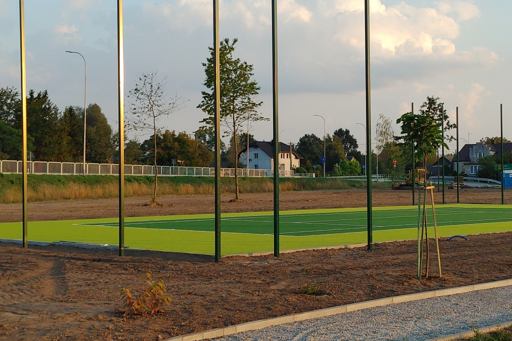 W Płusach powstaje park. Będzie gdzie odpocząć, nie zabraknie atrakcji dla młodych