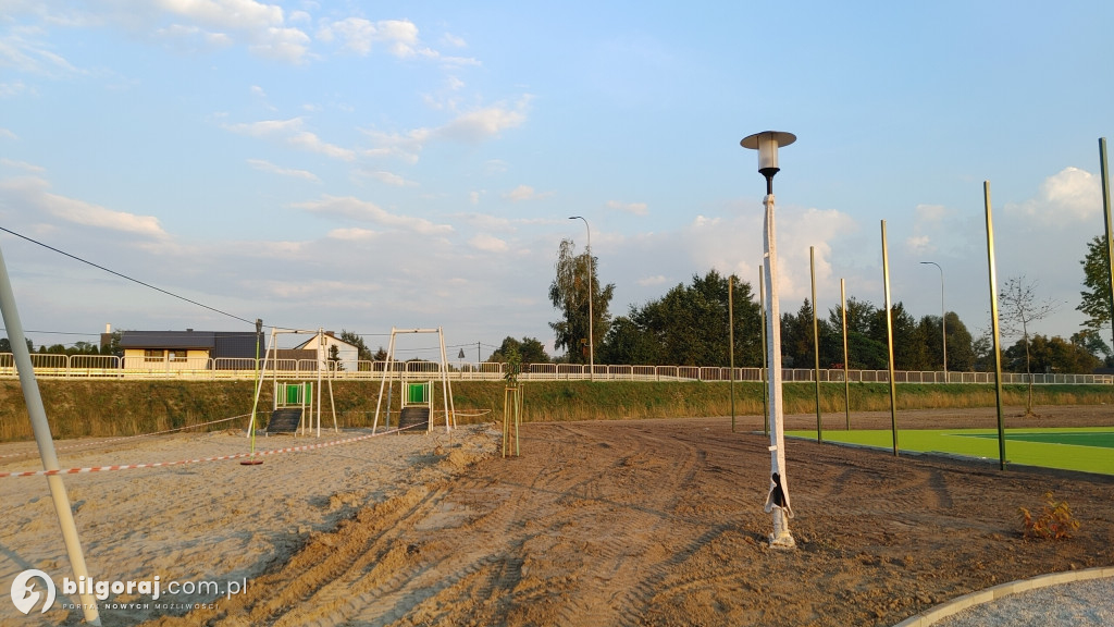 W Płusach powstaje park. Będzie gdzie odpocząć, nie zabraknie atrakcji dla młodych