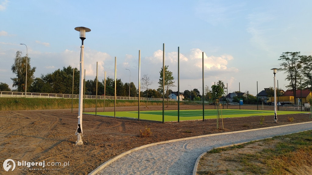 W Płusach powstaje park. Będzie gdzie odpocząć, nie zabraknie atrakcji dla młodych