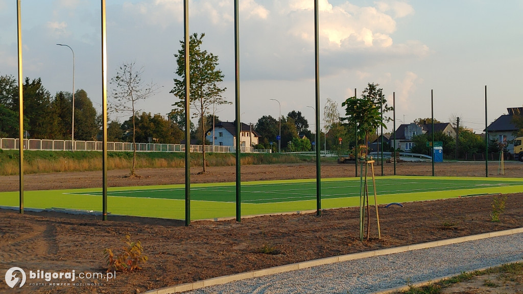 W Płusach powstaje park. Będzie gdzie odpocząć, nie zabraknie atrakcji dla młodych