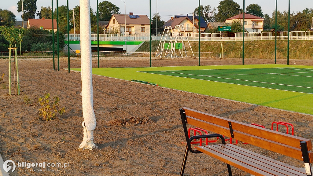 W Płusach powstaje park. Będzie gdzie odpocząć, nie zabraknie atrakcji dla młodych