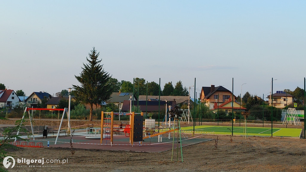W Płusach powstaje park. Będzie gdzie odpocząć, nie zabraknie atrakcji dla młodych