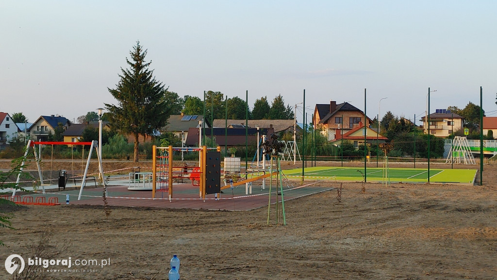 W Płusach powstaje park. Będzie gdzie odpocząć, nie zabraknie atrakcji dla młodych