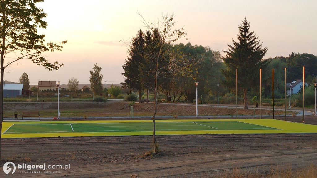 W Płusach powstaje park. Będzie gdzie odpocząć, nie zabraknie atrakcji dla młodych