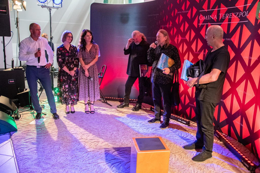 Spotkanie autorskie z Markiem Piekarczykiem oraz koncert wokalisty