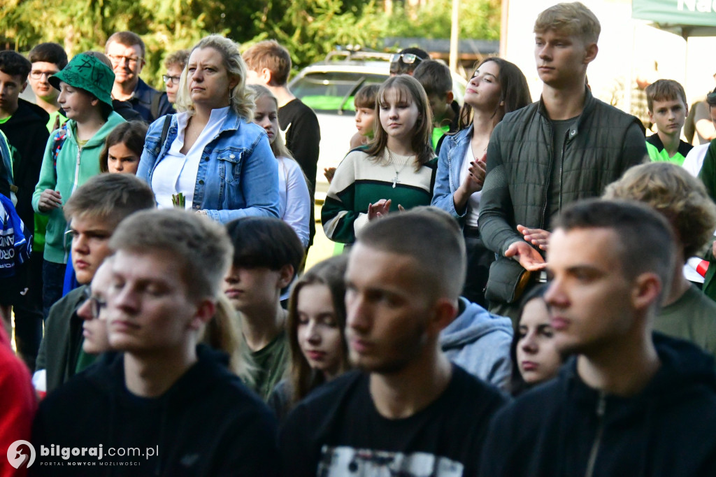 Osuchy. Uroczystości z udziałem władz i młodzieży