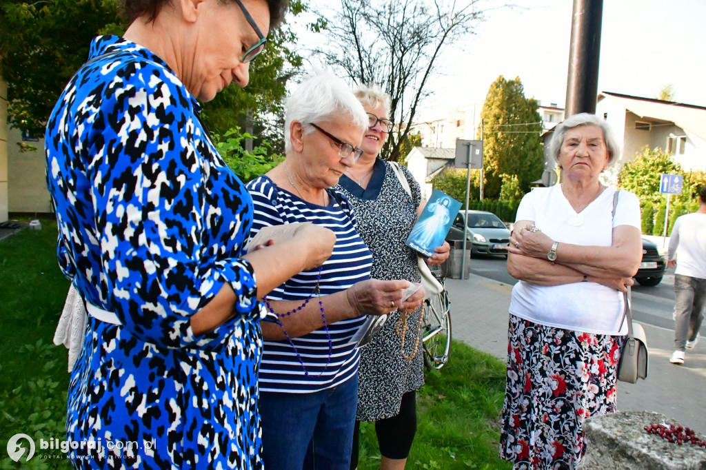 Biłgoraj. Przy skrzyżowaniu modlili się Koronką do Bożego Miłosierdzia
