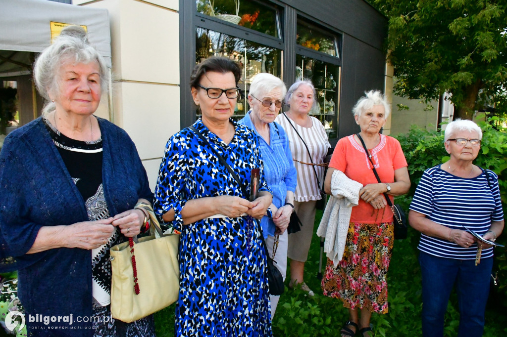 Biłgoraj. Przy skrzyżowaniu modlili się Koronką do Bożego Miłosierdzia