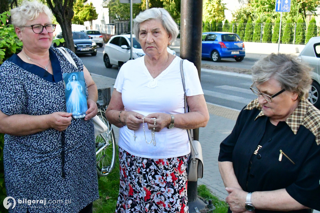 Biłgoraj. Przy skrzyżowaniu modlili się Koronką do Bożego Miłosierdzia