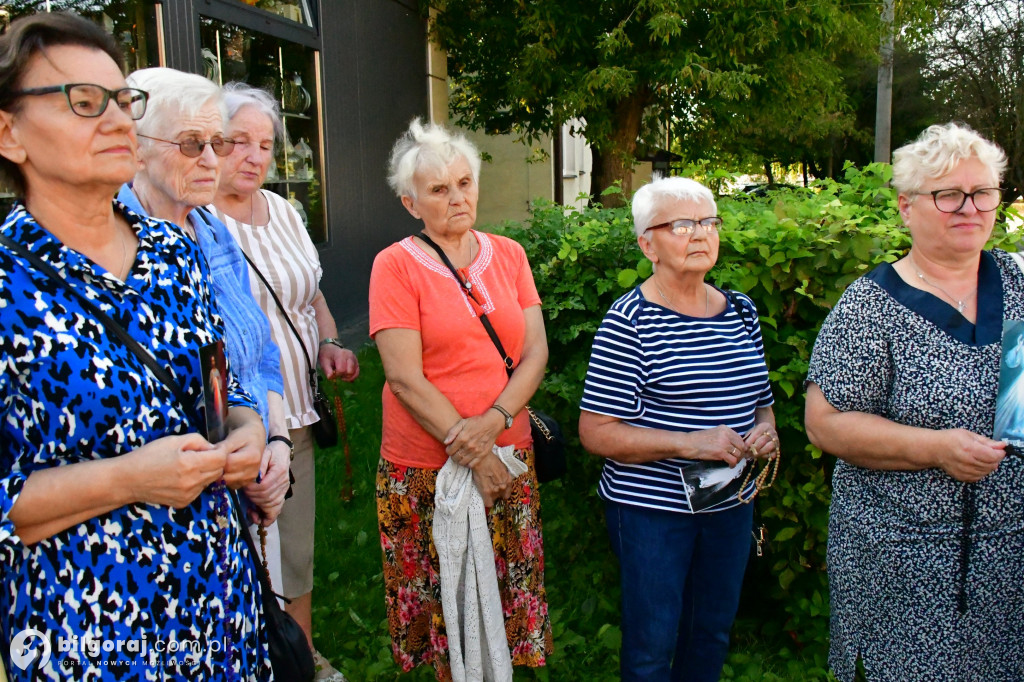 Biłgoraj. Przy skrzyżowaniu modlili się Koronką do Bożego Miłosierdzia