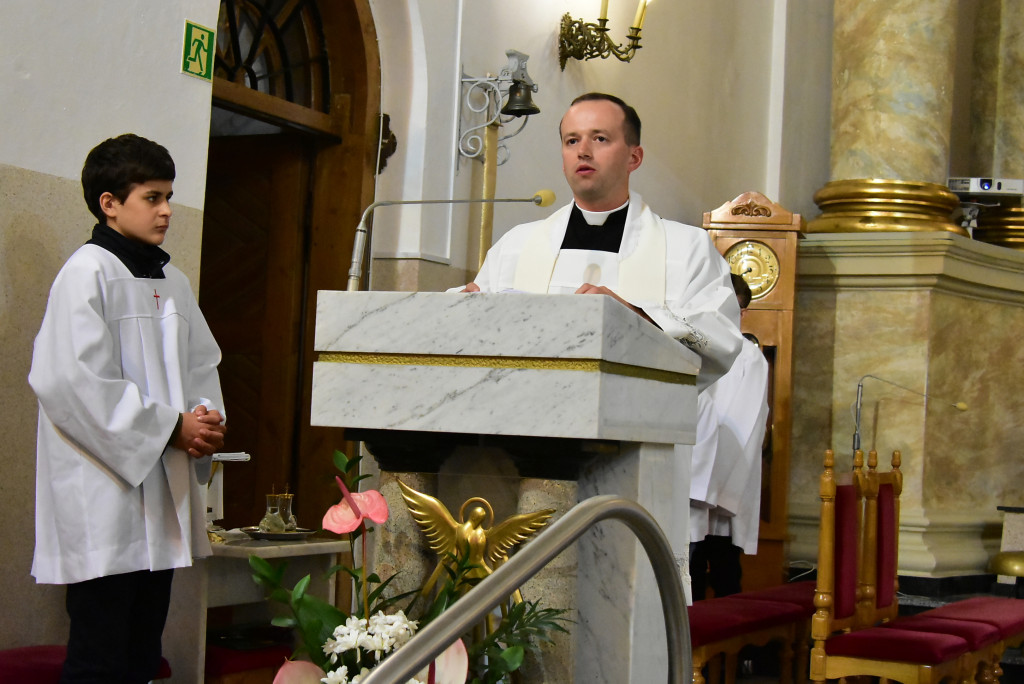 Przy biłgorajskim sanktuarium stanął misyjny krzyż