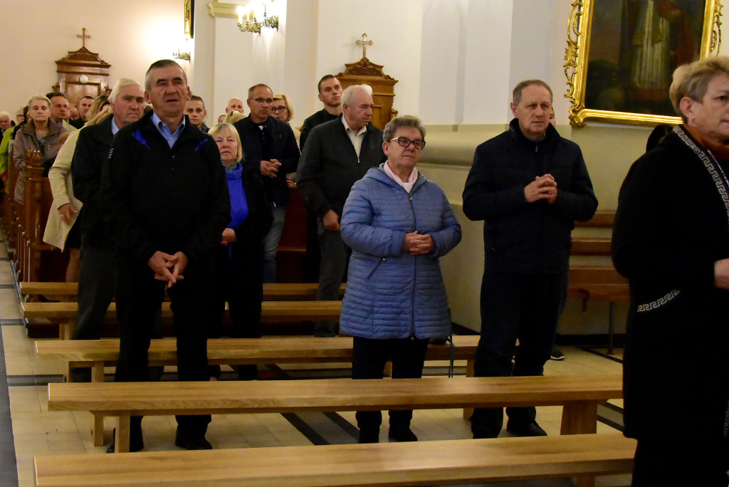 Przy biłgorajskim sanktuarium stanął misyjny krzyż