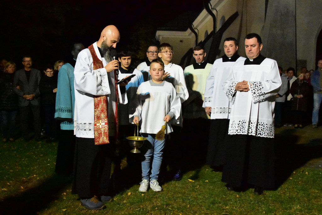 Przy biłgorajskim sanktuarium stanął misyjny krzyż