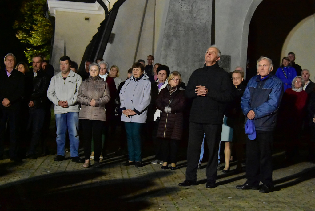 Przy biłgorajskim sanktuarium stanął misyjny krzyż