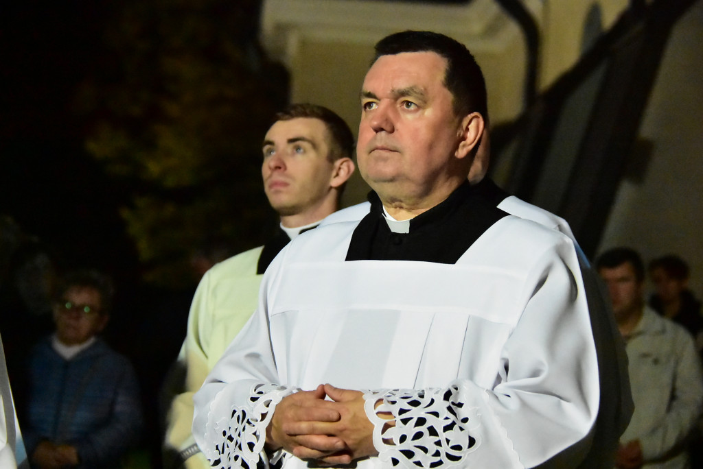 Przy biłgorajskim sanktuarium stanął misyjny krzyż
