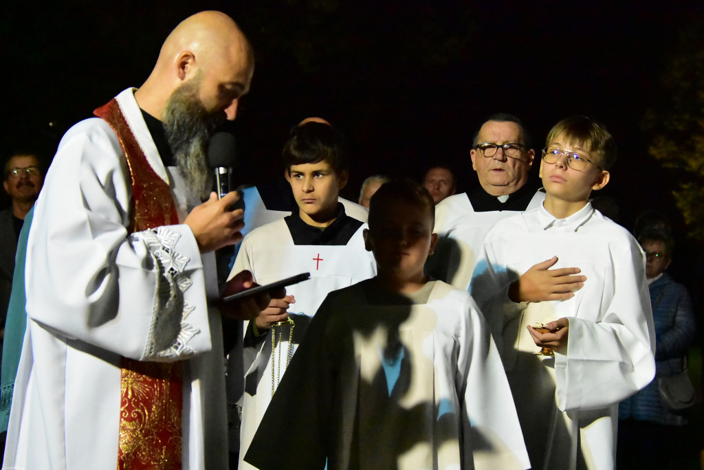 Przy biłgorajskim sanktuarium stanął misyjny krzyż