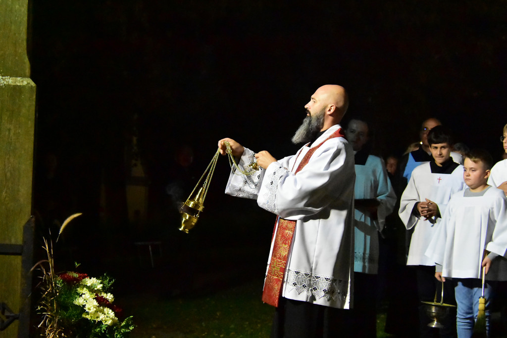 Przy biłgorajskim sanktuarium stanął misyjny krzyż