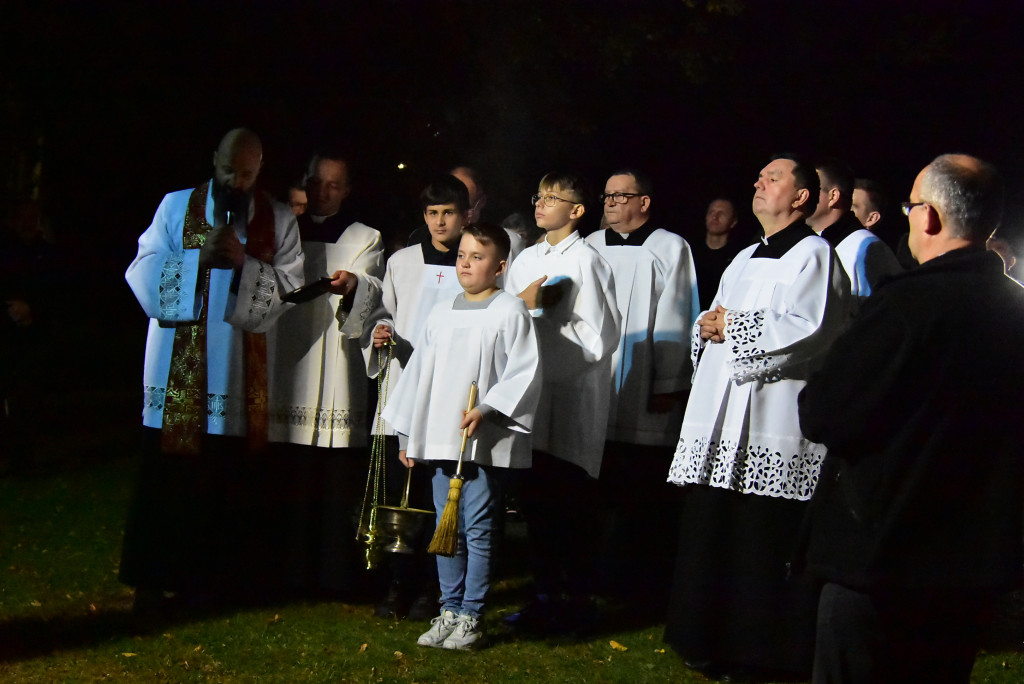 Przy biłgorajskim sanktuarium stanął misyjny krzyż