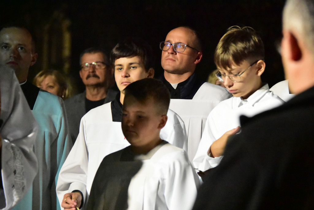 Przy biłgorajskim sanktuarium stanął misyjny krzyż