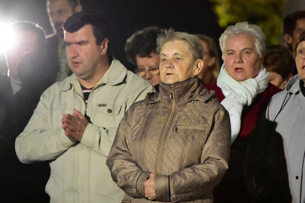 Przy biłgorajskim sanktuarium stanął misyjny krzyż
