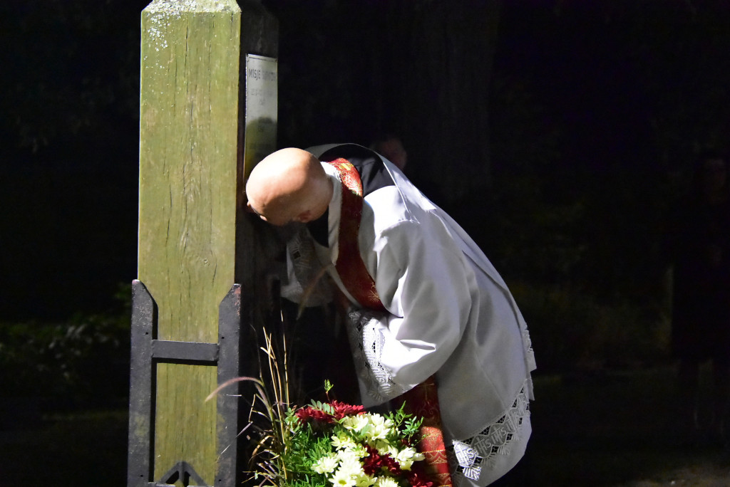 Przy biłgorajskim sanktuarium stanął misyjny krzyż