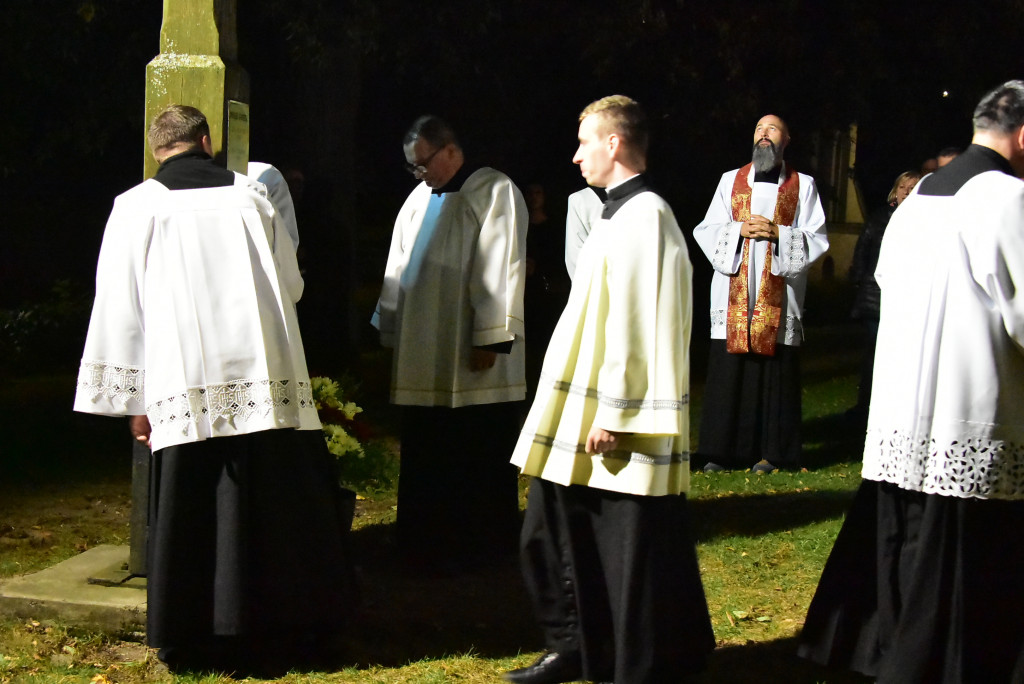 Przy biłgorajskim sanktuarium stanął misyjny krzyż