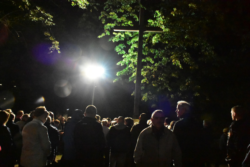 Przy biłgorajskim sanktuarium stanął misyjny krzyż