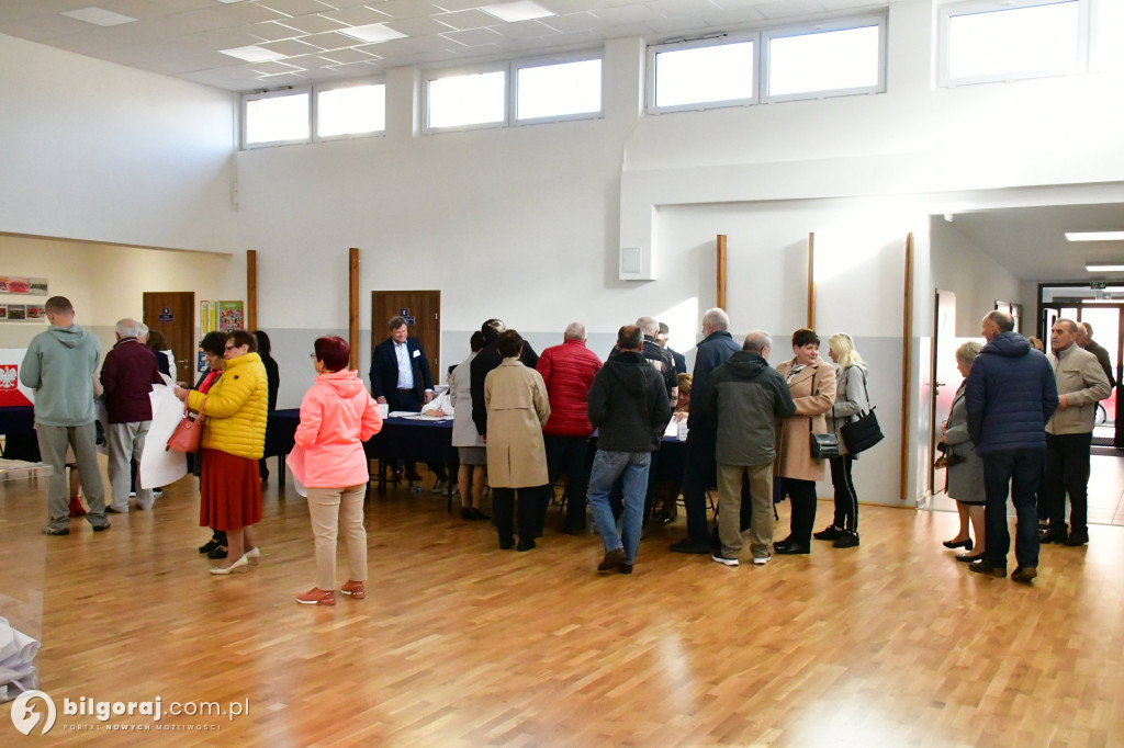 Biłgorajanie ruszyli do urn. Wybierają posłów i senatorów