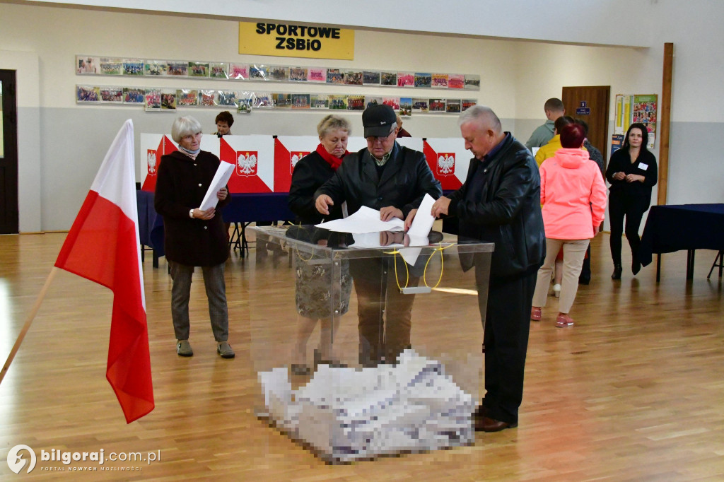 Biłgorajanie ruszyli do urn. Wybierają posłów i senatorów