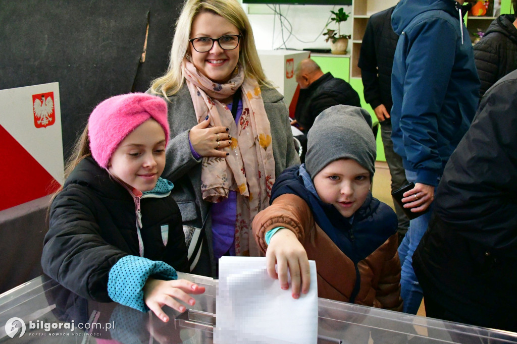 Biłgorajanie ruszyli do urn. Wybierają posłów i senatorów
