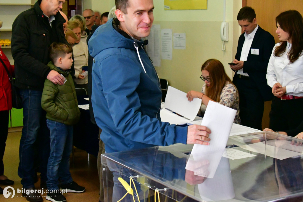 Biłgorajanie ruszyli do urn. Wybierają posłów i senatorów