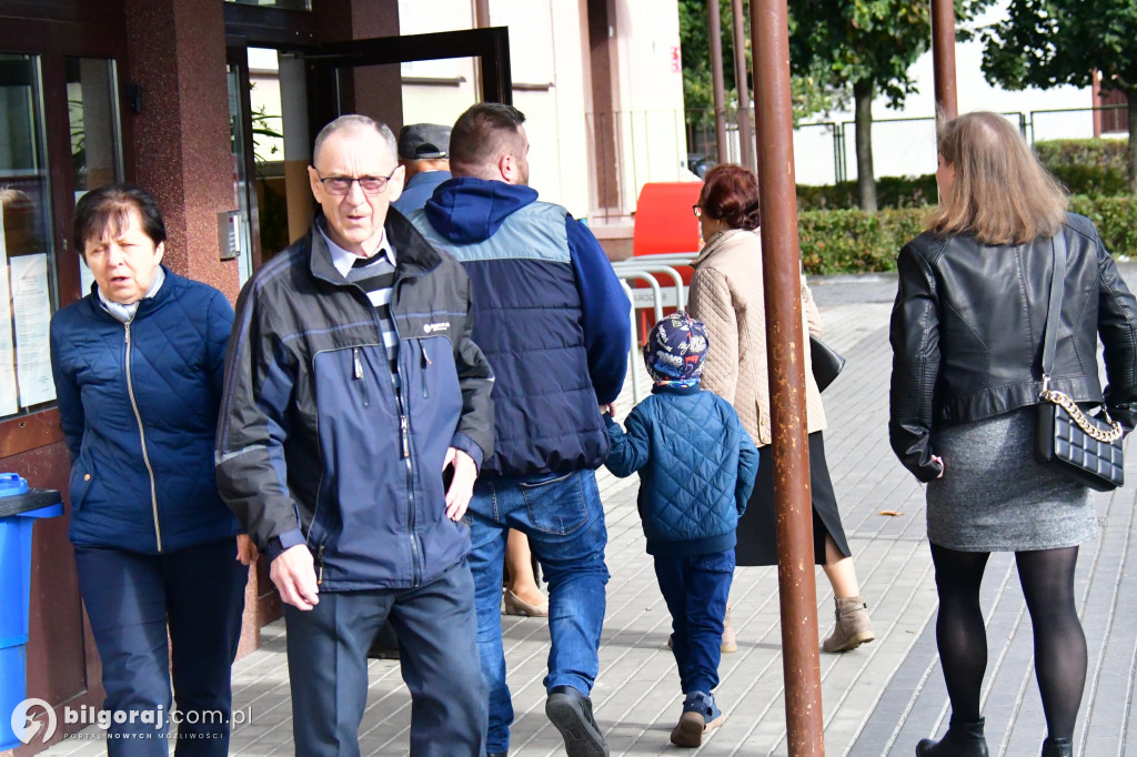 Biłgorajanie ruszyli do urn. Wybierają posłów i senatorów