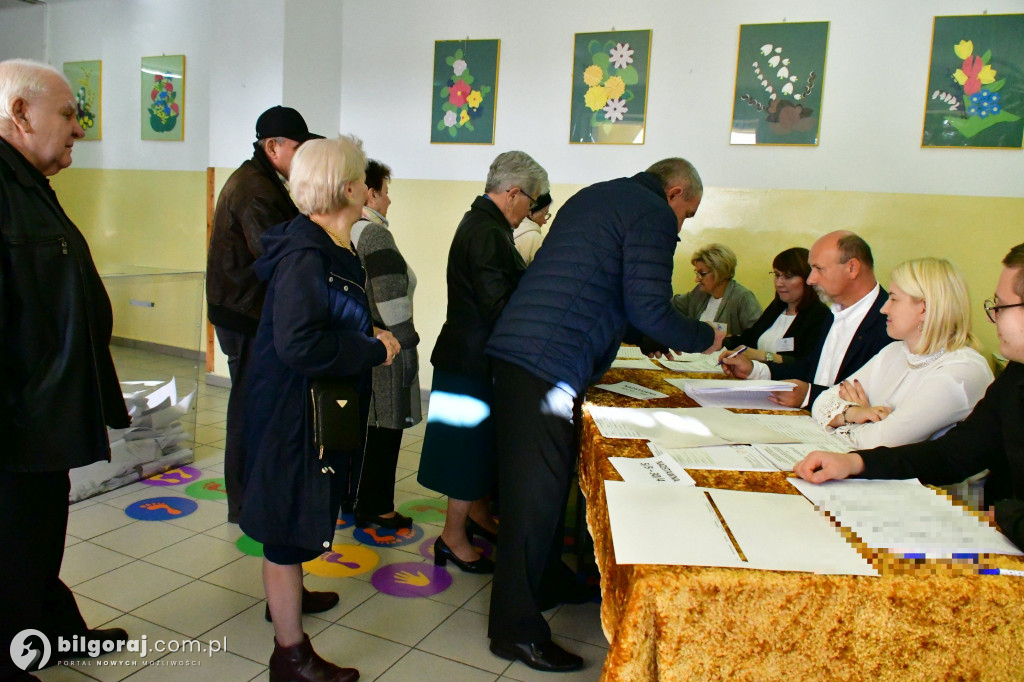 Biłgorajanie ruszyli do urn. Wybierają posłów i senatorów