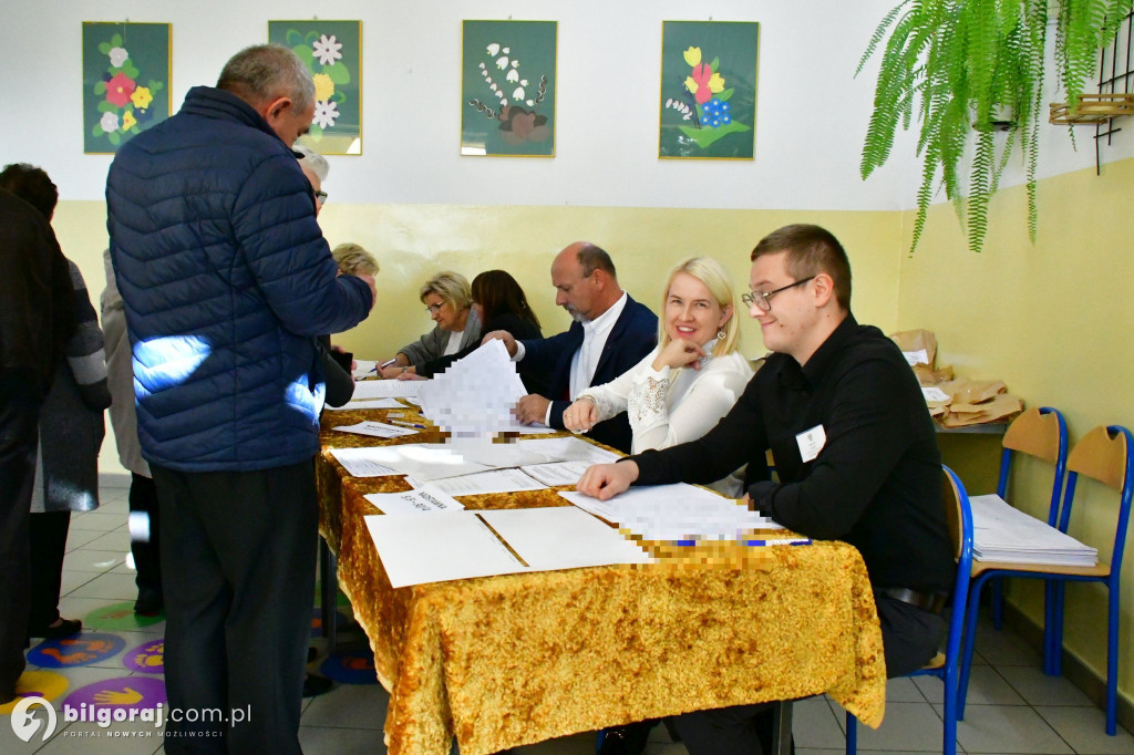 Biłgorajanie ruszyli do urn. Wybierają posłów i senatorów