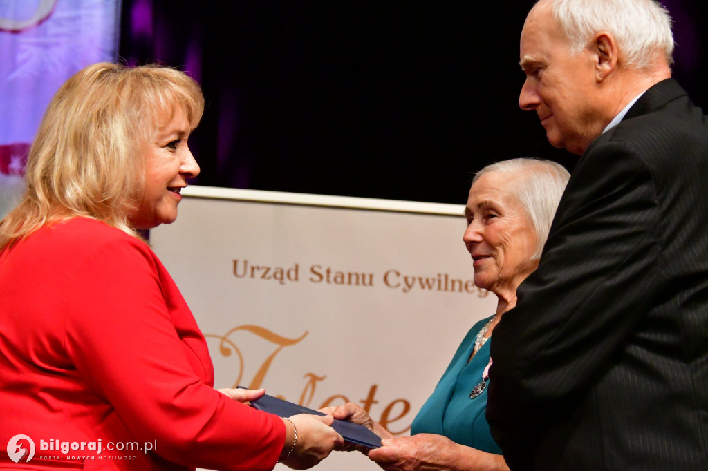 Odznaczenie 48 Par Złotych Godów w Biłgorajskim Centrum Kultury