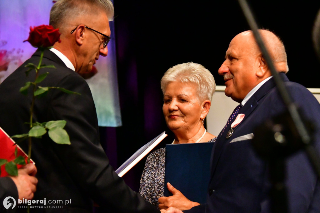 Odznaczenie 48 Par Złotych Godów w Biłgorajskim Centrum Kultury